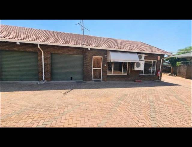 2 BEDROOM TOWNHOUSE FOR SALE IN RUSTENBURG CENTRAL